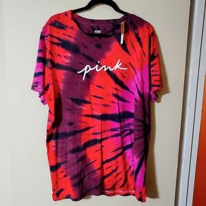 vs pink T shirt